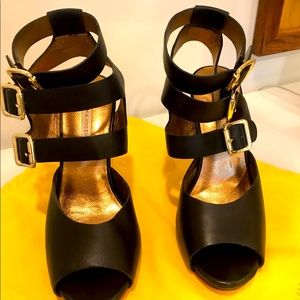Authentic Cynthia Vincent 3 strap black leather heeled sandal